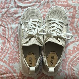 Stunning Michael Kors Casual or dressy👟 NWOT SZ.6 🎄